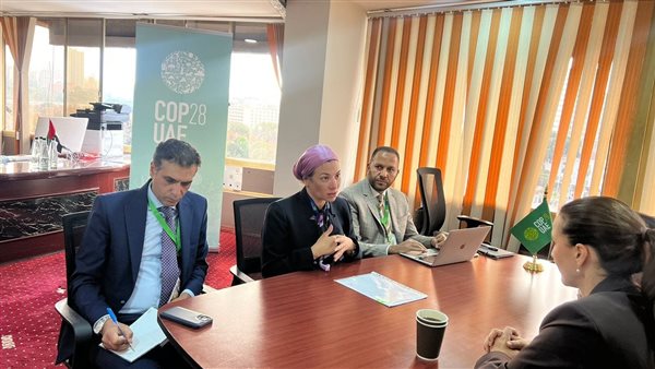 وزيرة البيئة تلتقي