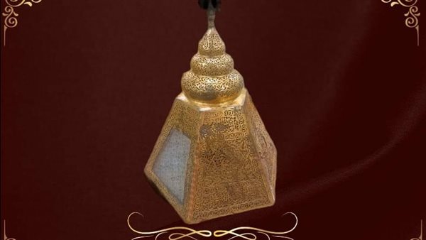 مشكاة من النحاس ذات