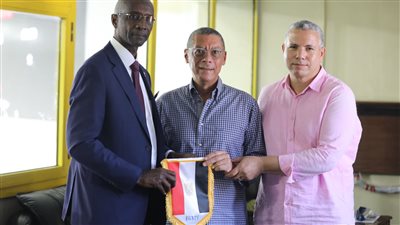 نائب رئيس الاتحاد الإفريقي يشيد بتنظيم مصر بطولة إفريقيا لكرة الطائرة رجال