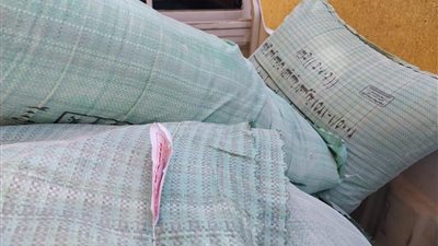 ضبط نص طن دقيق قبل بيعها في السوق السوداء بالأقصر