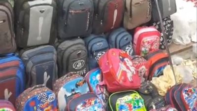 الشنطة تبدأ من 40 جنيهًا.. استعداد أصحاب المحال بالمنيا لاستقبال العام الدراسي الجديد | بث مباشر 