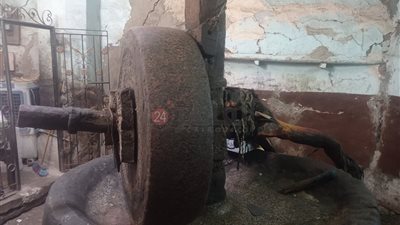 عمرها 200 عام وتعمل بالطريقة الفرعونية.. معصرة يونس بقنا تتحدى الزمن والتكنولوجيا