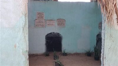 القبض على المتهمين بسرقة أبواب المقابر في القناطر 