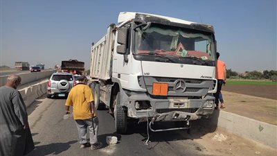 تصادم 4 سيارات على الطريق الإقليمي بالمنوفية| صور