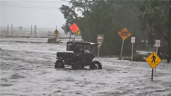 صورة لإعصار لي