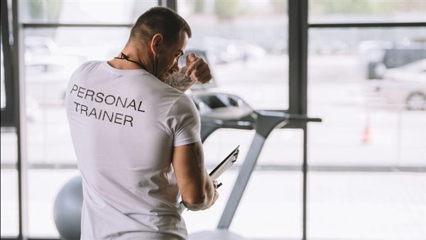 مدرب لياقة بدنية