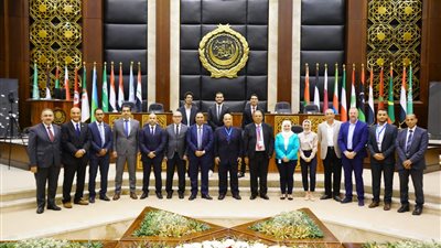 رئيس الأكاديمية العربية يلتقي المشاركين في الملتقى الأول لصناعة البترول والغاز