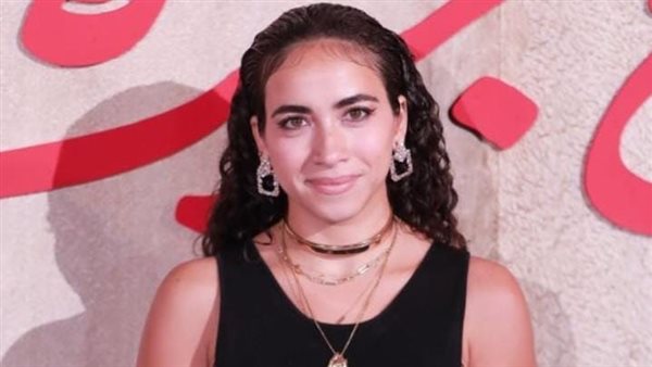 المؤلفة إنجي أبو