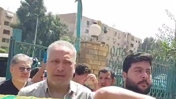 تامر أمين يحمل نعش