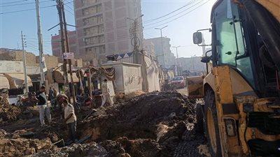 السيطرة على كسر خط المياه الرئيسي بطوخ 