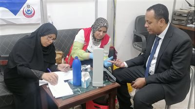 الكشف على العاملين بمديرية عمل القاهرة ضمن حملة 100 يوم صحة