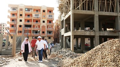 محافظ أسوان يتفقد إنشاء مجمعات المدارس بالرضوانية والحصايا