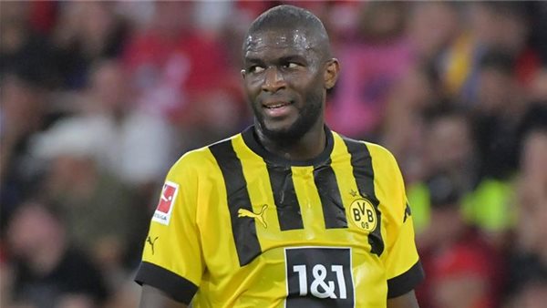 أنتوني موديست مهاجم