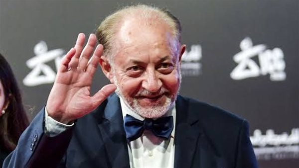 الفنان عبدالعزيز