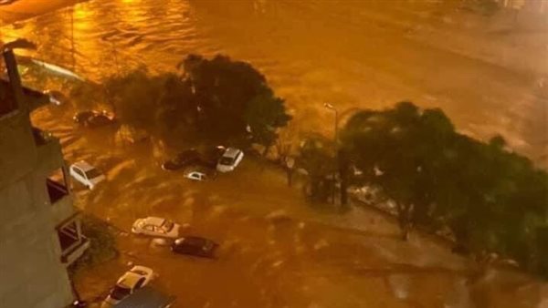 سيول وفيضانات شديدة