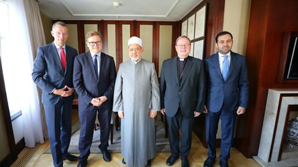 شيخ الأزهر يستقبل