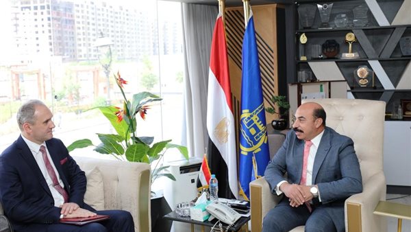 محافظ أسوان