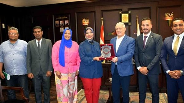 محافظ الأقصر يستقبل