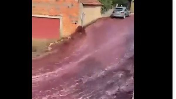 أنهار من الخمور بشوارع