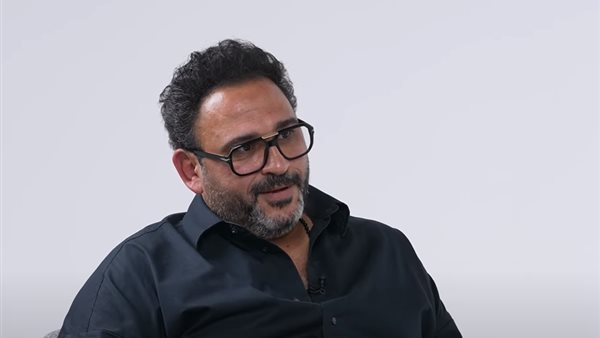 الفنان أكرم حسني