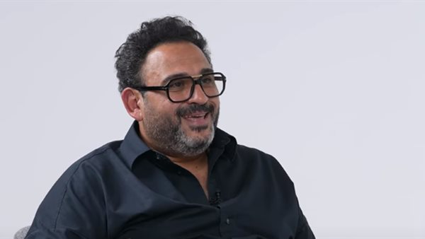 الفنان أكرم حسني