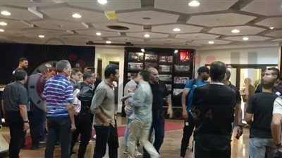 تجمع عدد من الحكام داخل اتحاد الكرة احتجاجًا على تصنيف بيريرا |صور 