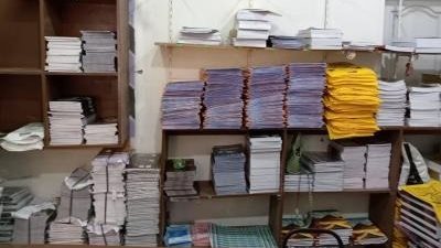 ضبط 11 ألف نسخة كتاب تعليمي بدون تصريح داخل مكتبة بالجيزة│ صور