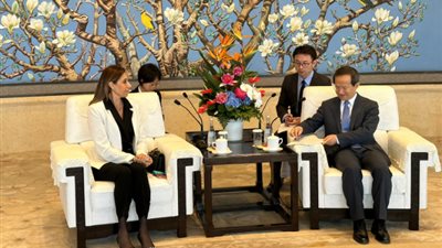 وزيرة الثقافة تبحث مع عمدة بكين تكثيف التعاون الثقافي بين البلدين