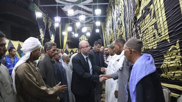 محافظ بني سويف يقدم