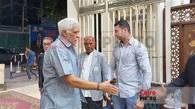 طارق النهري أول الحضور في عزاء الفنانة كريمان: كنت متابع حالتها الصحية