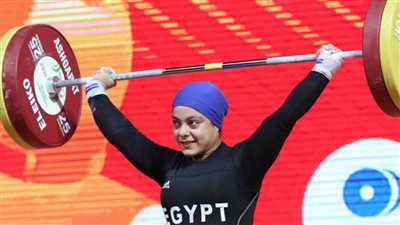 وزير الرياضة يهنئ سارة سمير بذهبية بطولة العالم لرفع الأثقال بالسعودية