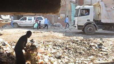 محافظ القليوبية يجري جولة بمدينتي الخصوص وشبرا الخيمة لتفقد أعمال النظافة والإشغالات 