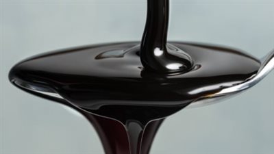 يعالج الأنيميا ويقي من السكري.. تعرف على فوائد العسل الأسود