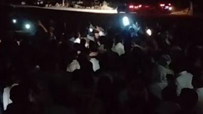 أهالي البحيرة يشيعون جنازة شاب ضحية حادث الطريق الصحراوي | بث مباشر