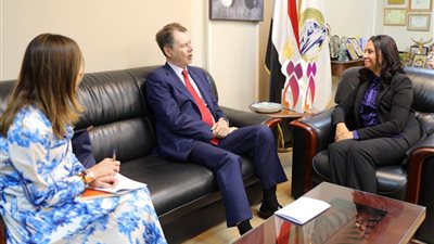 رئيسة المجلس القومي للمرأة تستقبل السفير الإسباني في مصر لبحث التعاون المشترك