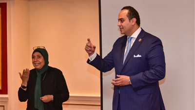 رئيس الرعاية الصحية يتفقد ورشة العمل حول التدخل المبكر والتواصل الفعّال مع الأطفال والأشخاص ذوي الهمم