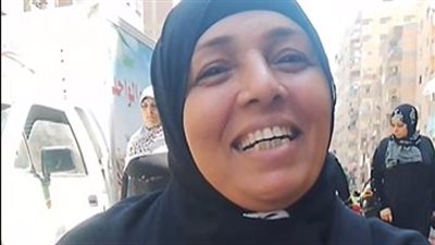 سيدة خمسينية تعمل ببيع الأسماك بالجيزة: جوزي عامل باليومية واشتغلت عشان أساعده| بث مباشر