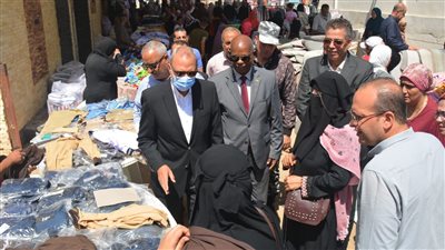 محافظ القليوبية يفتتح معرض أهلًا مدارس بمركز شباب قها