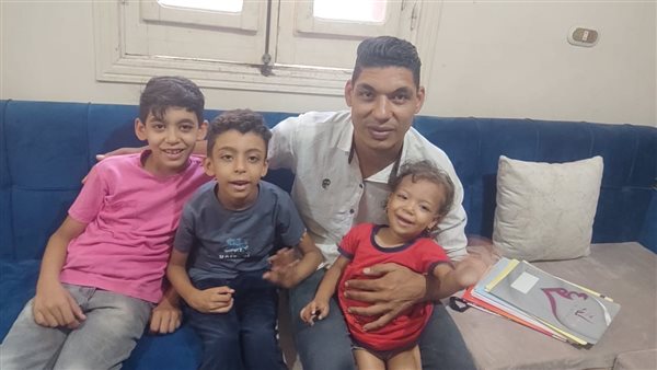 الأب وأبناؤه المرضى