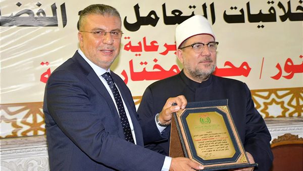 وزير الأوقاف وعمرو