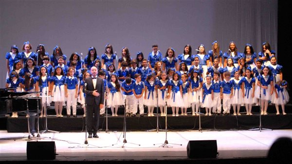 حفلًا فنيًا لطلبة