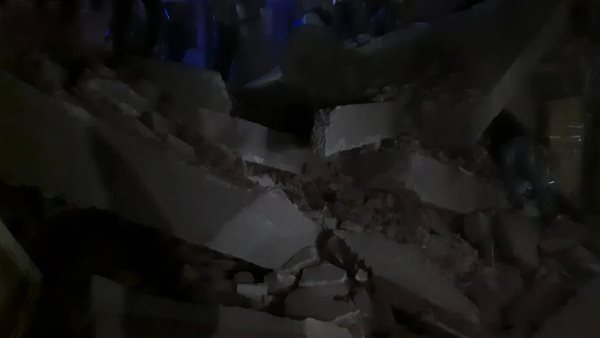 انهيار جزئي لعقار-