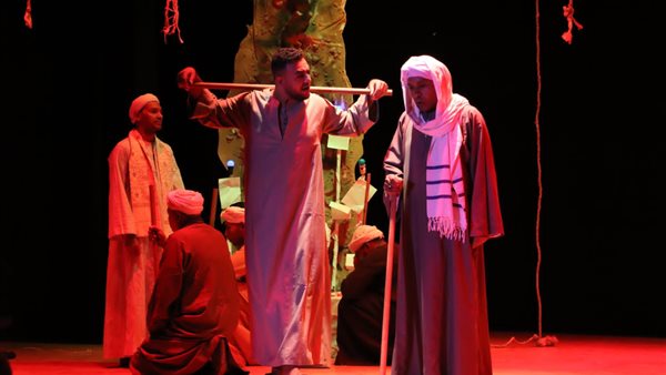 العرض المسرحي القيد