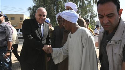 إنشاء محور جديد للقطار الكهربائي السريع والسيارات أعلى النيل بمدينة قنا