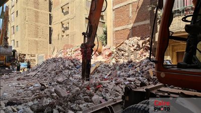 مصرع فتاة في حادث انهيار عقار العمرانية.. وجهات التحقيق تصرح بدفنها | بث مباشر