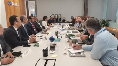 وزير الاتصالات يبحث مع مسئولي شركتي جوجل وميتا التعاون بمجال البنية التحتية الدولية للاتصالات