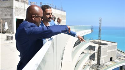 مستشار نائب رئيس جنوب إفريقيا يزور مدينة العلمين الجديدة ويشيد بالإنجازات