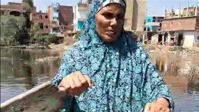 علينا ديون ومعندناش مصدر دخل تاني.. قصة كفاح سيدة تعمل في الصيد لمساعدة زوجها المريض بالمنوفية | بث مباشر