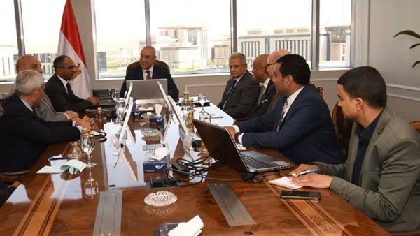 جانب من اجتماع وزير