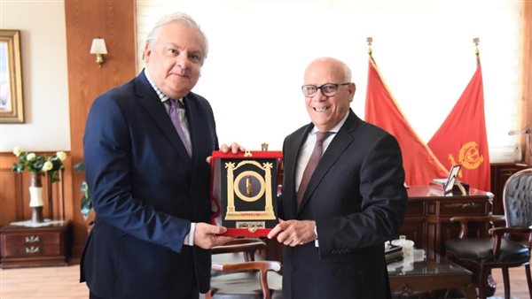 محافظ بورسعيد وسفير